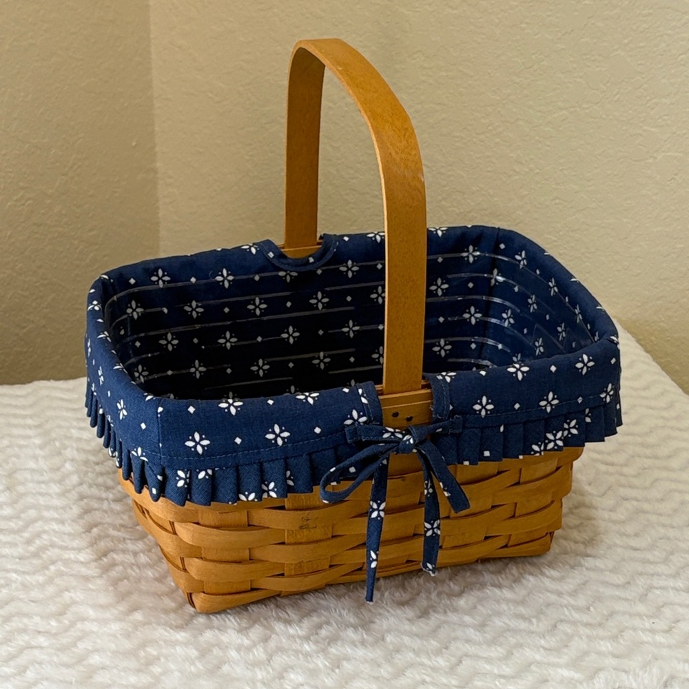 Longaberger Handwoven Basket Includes Cloth Liner & Clear Protector